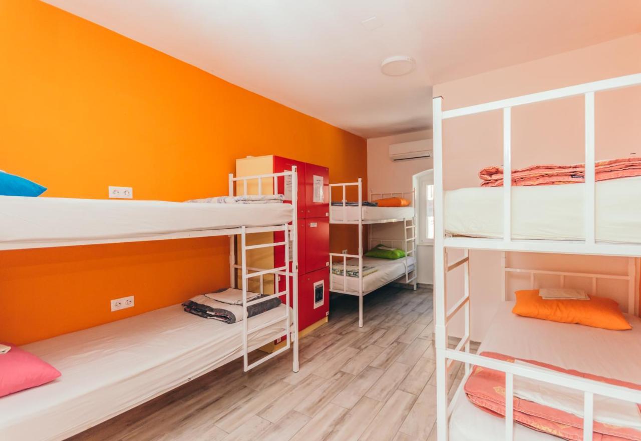 Booze & Snooze Social Hostel Split Exterior foto